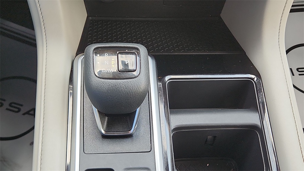 2022 Nissan Pathfinder SL photo 16