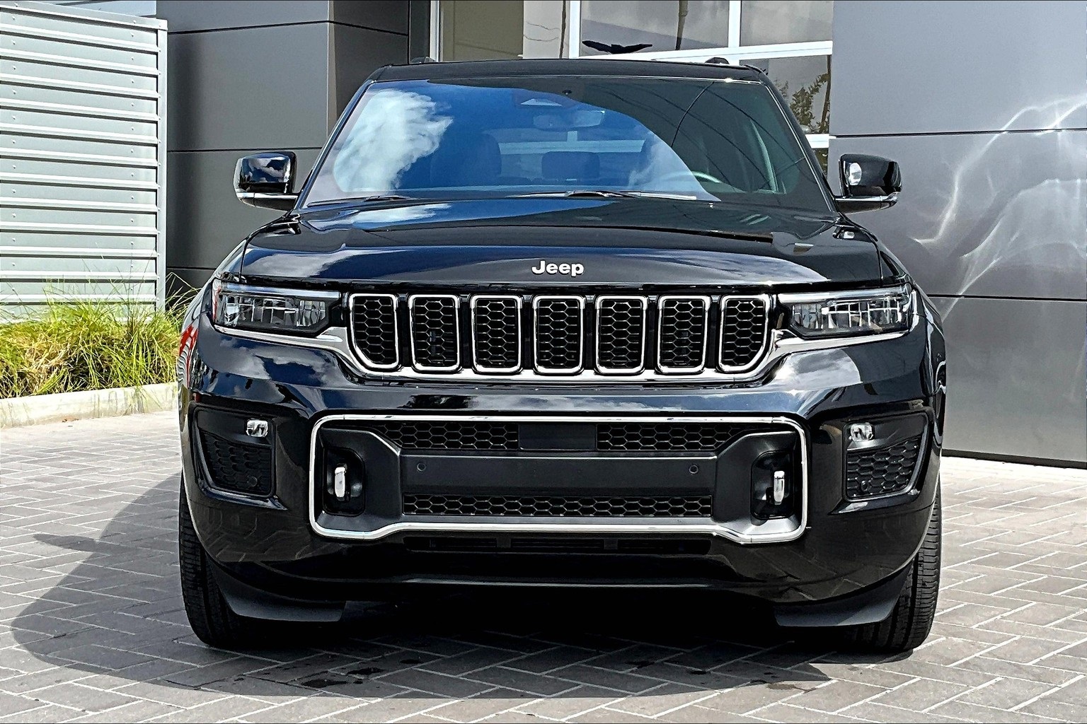2022 Jeep Grand Cherokee Overland photo 2