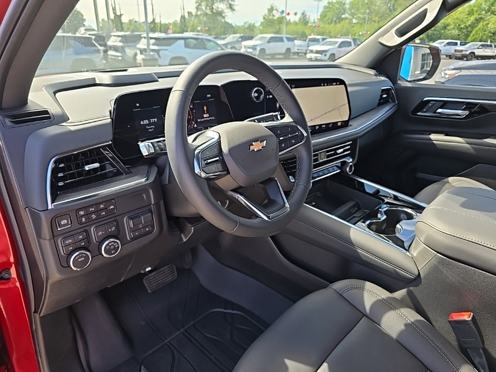 2025 Chevrolet Suburban LT photo 9