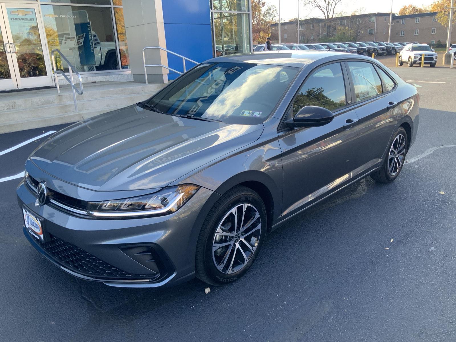 2025 Volkswagen Jetta Sport photo 3