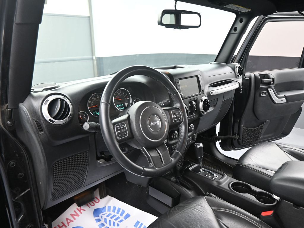 2016 Jeep Wrangler Unlimited Sahara photo 35