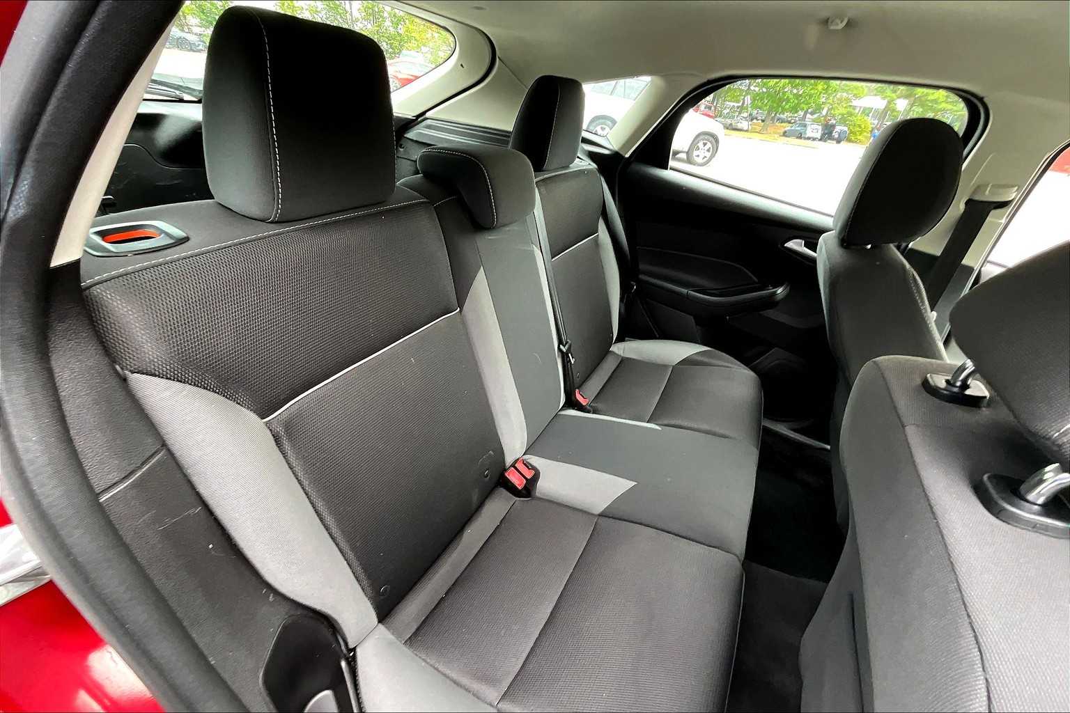 2014 Ford Focus SE photo 17