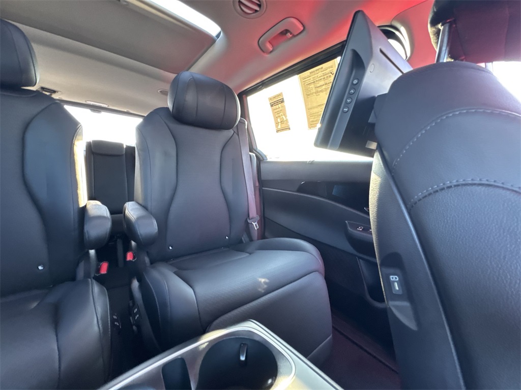 2025 Kia Carnival SX Prestige photo 13