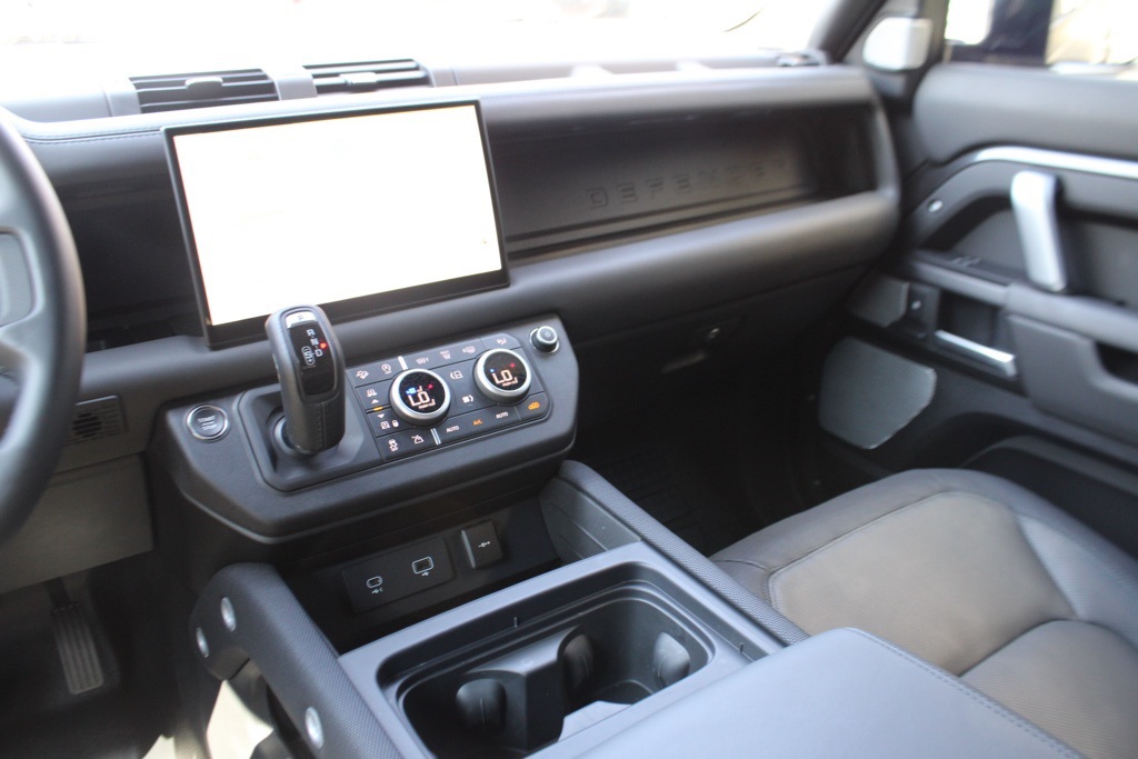 2024 Land Rover Defender Outbound photo 16