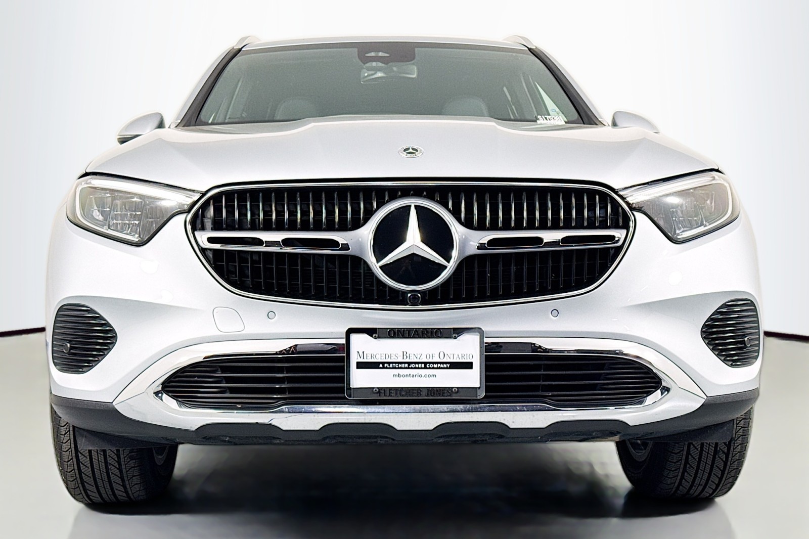 2025 Mercedes Benz GLC 300 photo 2