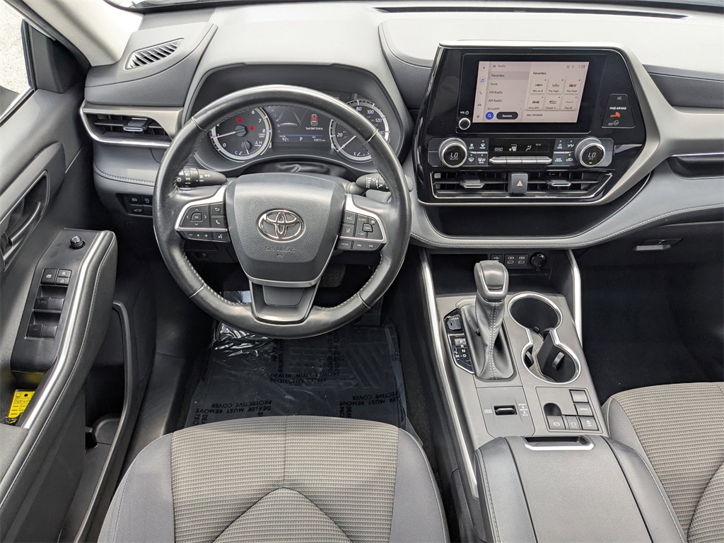 2023 Toyota Highlander LE photo 16