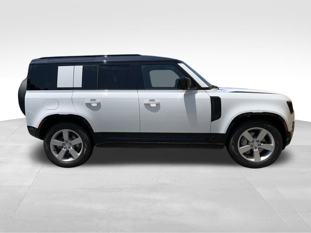 2025 Land Rover Defender 110 X-Dynamic SE photo 5
