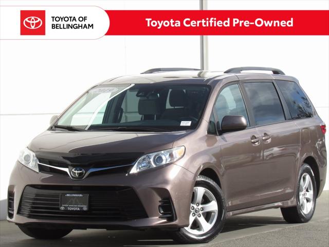2019 Toyota Sienna LE's photo
