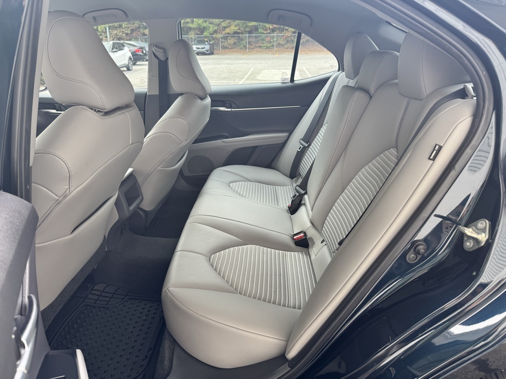 2020 Toyota Camry SE photo 4