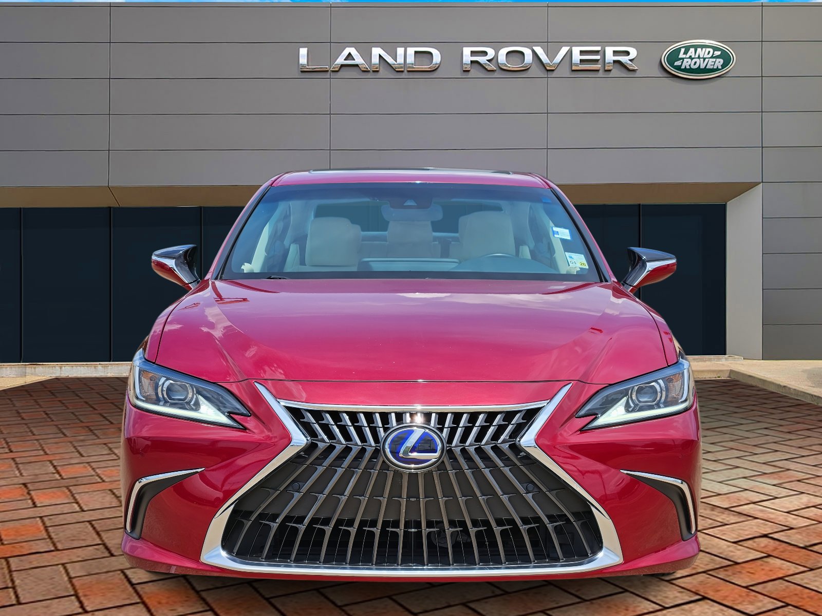 2022 Lexus ES 300h photo 2