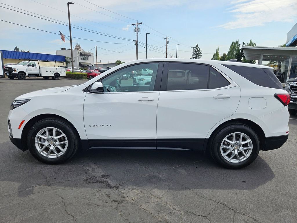 2023 Chevrolet Equinox LT photo 3