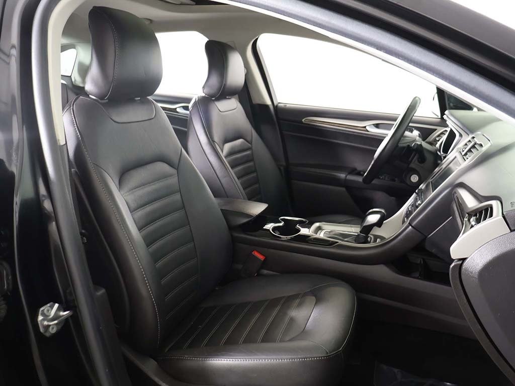 2016 Ford Fusion SE photo 26
