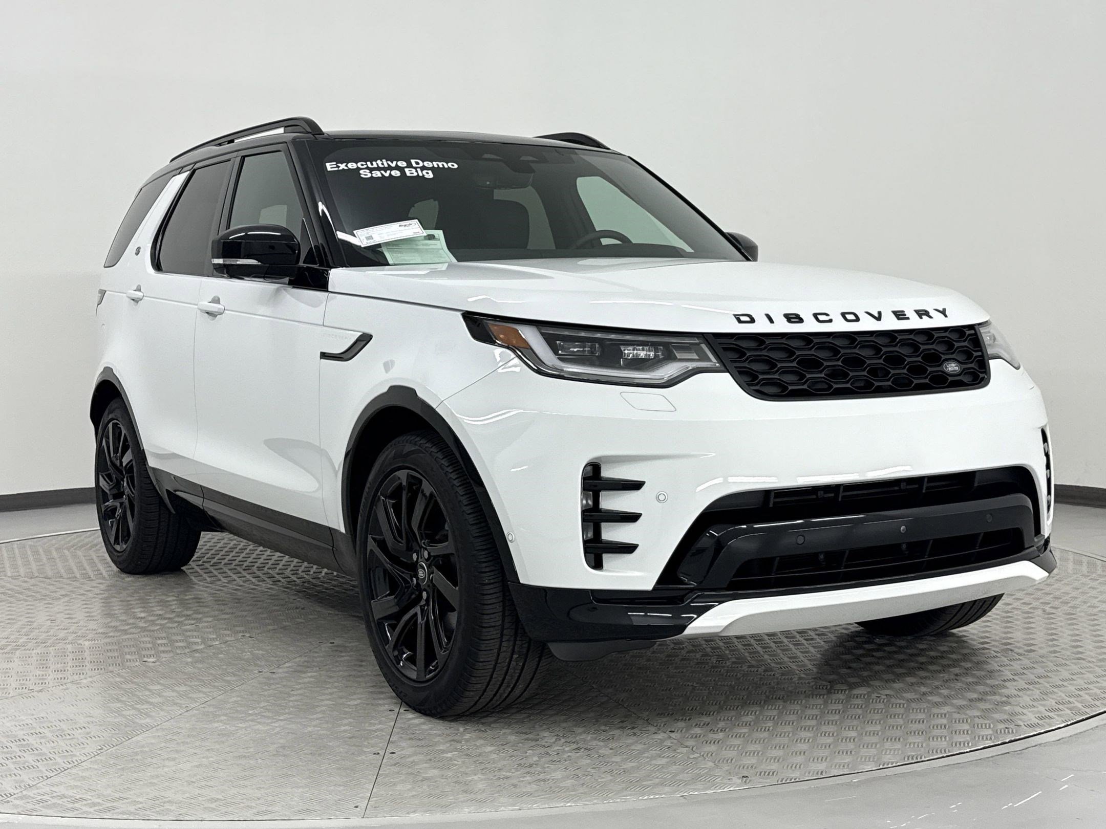 2024 Land Rover Discovery SE photo 6