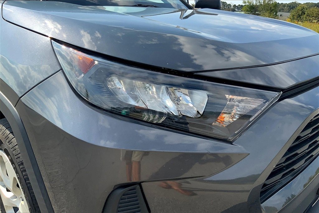 2021 Toyota RAV4 LE photo 27