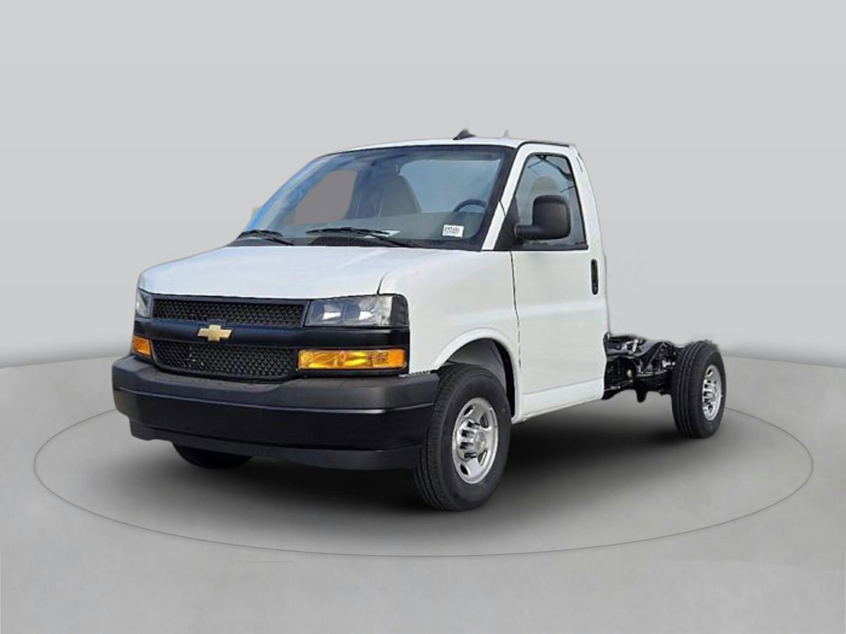 2026 Chevrolet Express Cutaway Base's photo