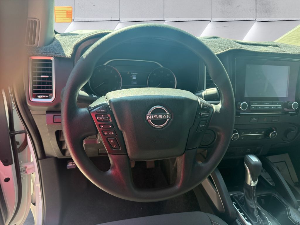 2024 Nissan Frontier SV photo 7