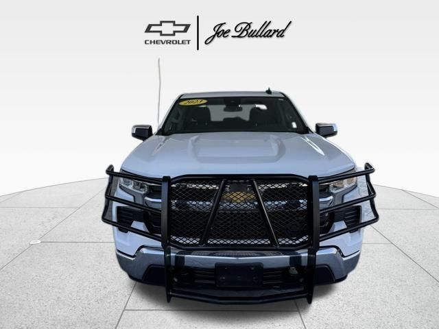 2023 Chevrolet Silverado 1500 LT photo 2