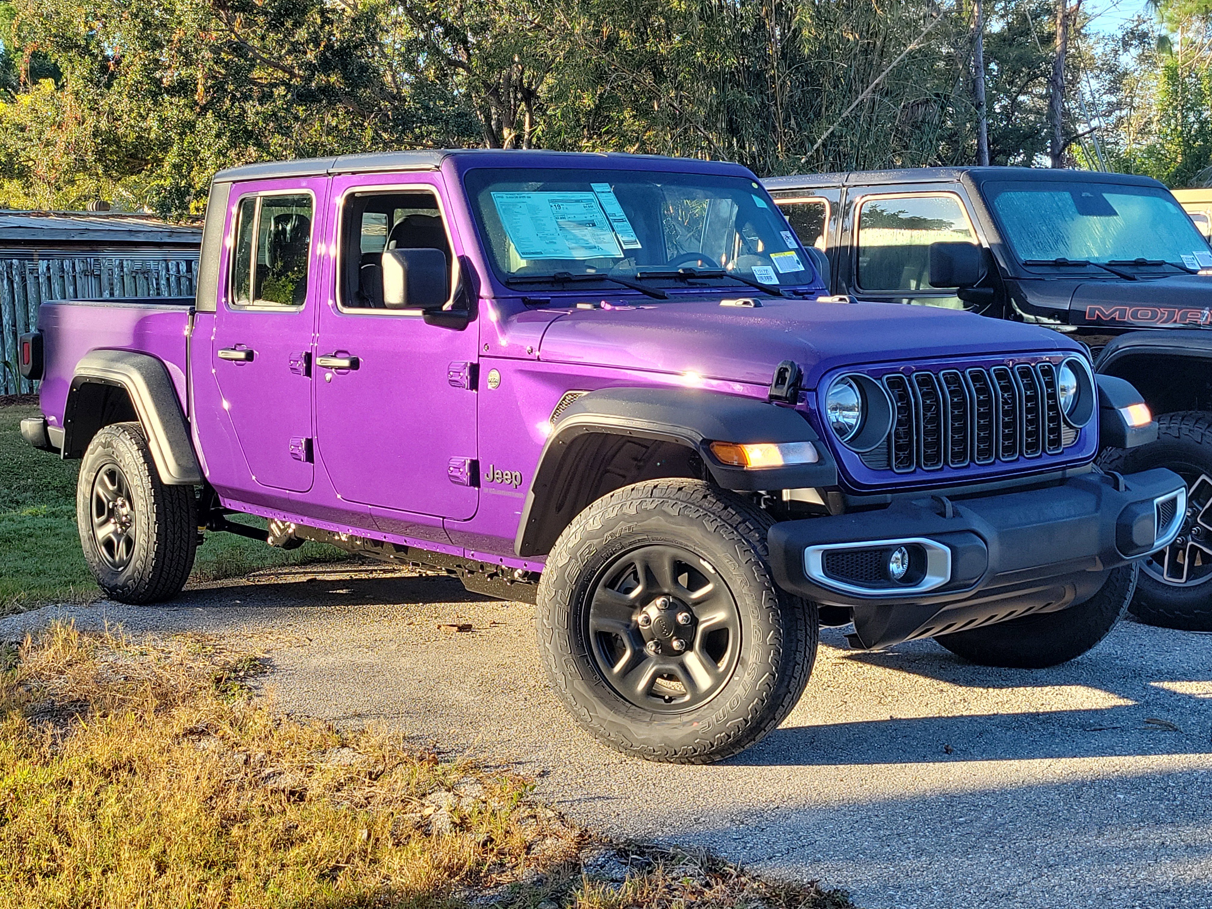 2026 Jeep Gladiator Sport's photo