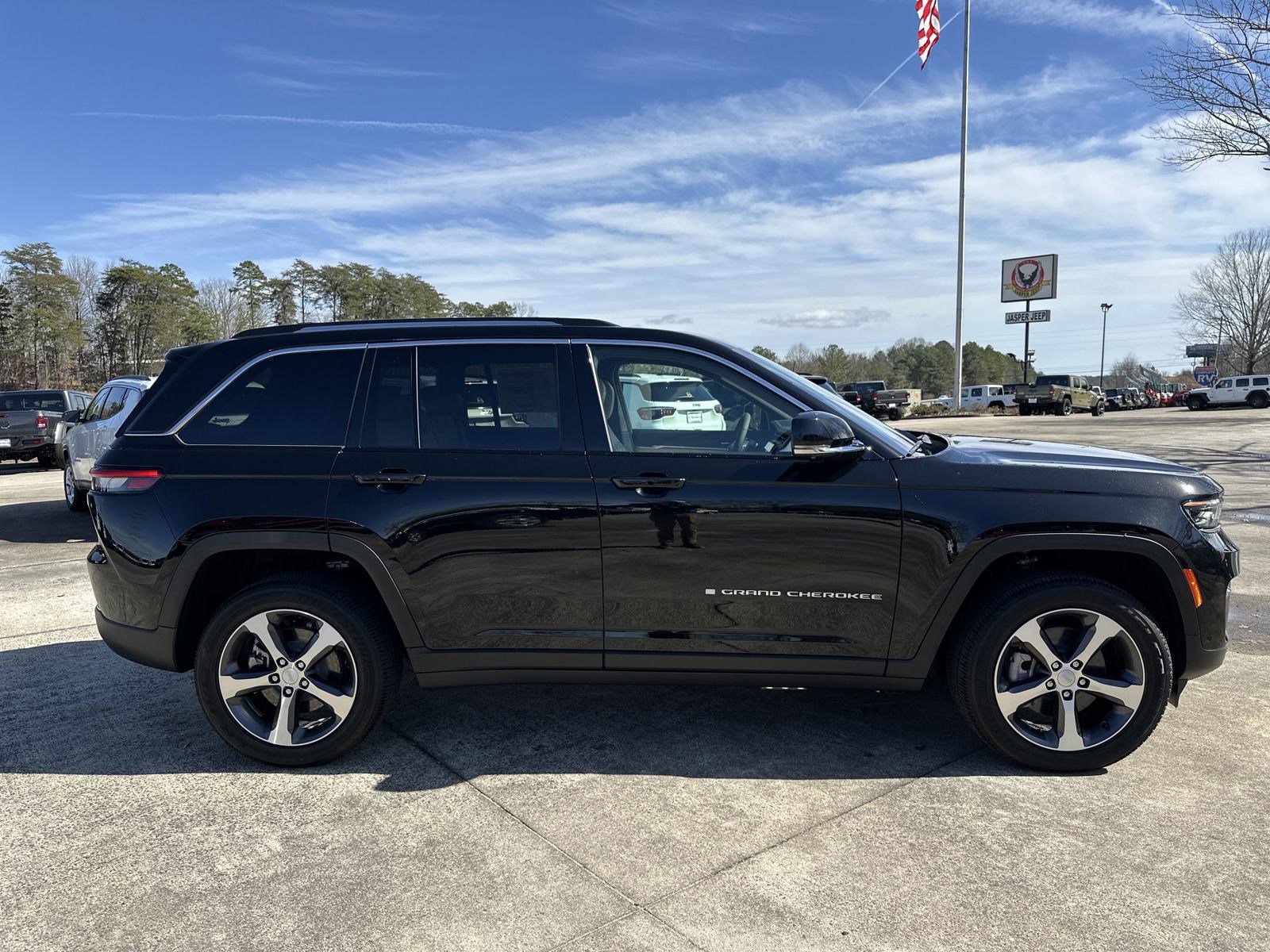 2024 Jeep Cherokee photo 5