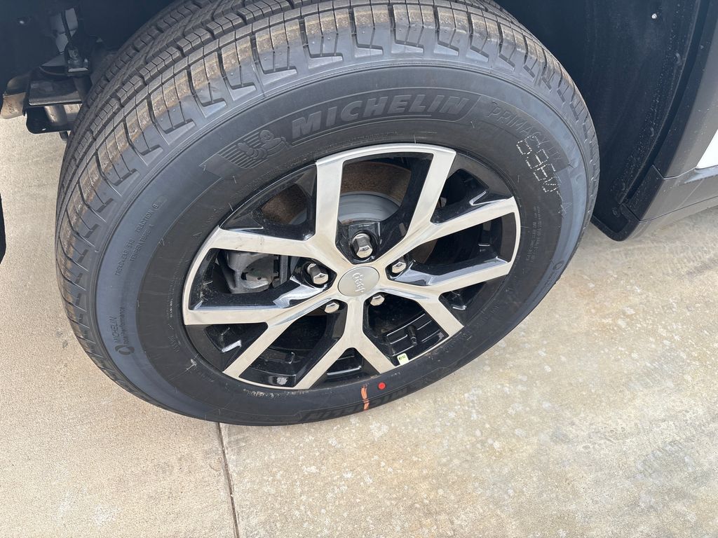 2025 Jeep Grand Cherokee Limited photo 4