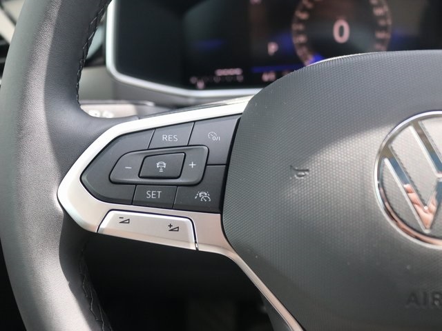 2025 Volkswagen Taos SE photo 13
