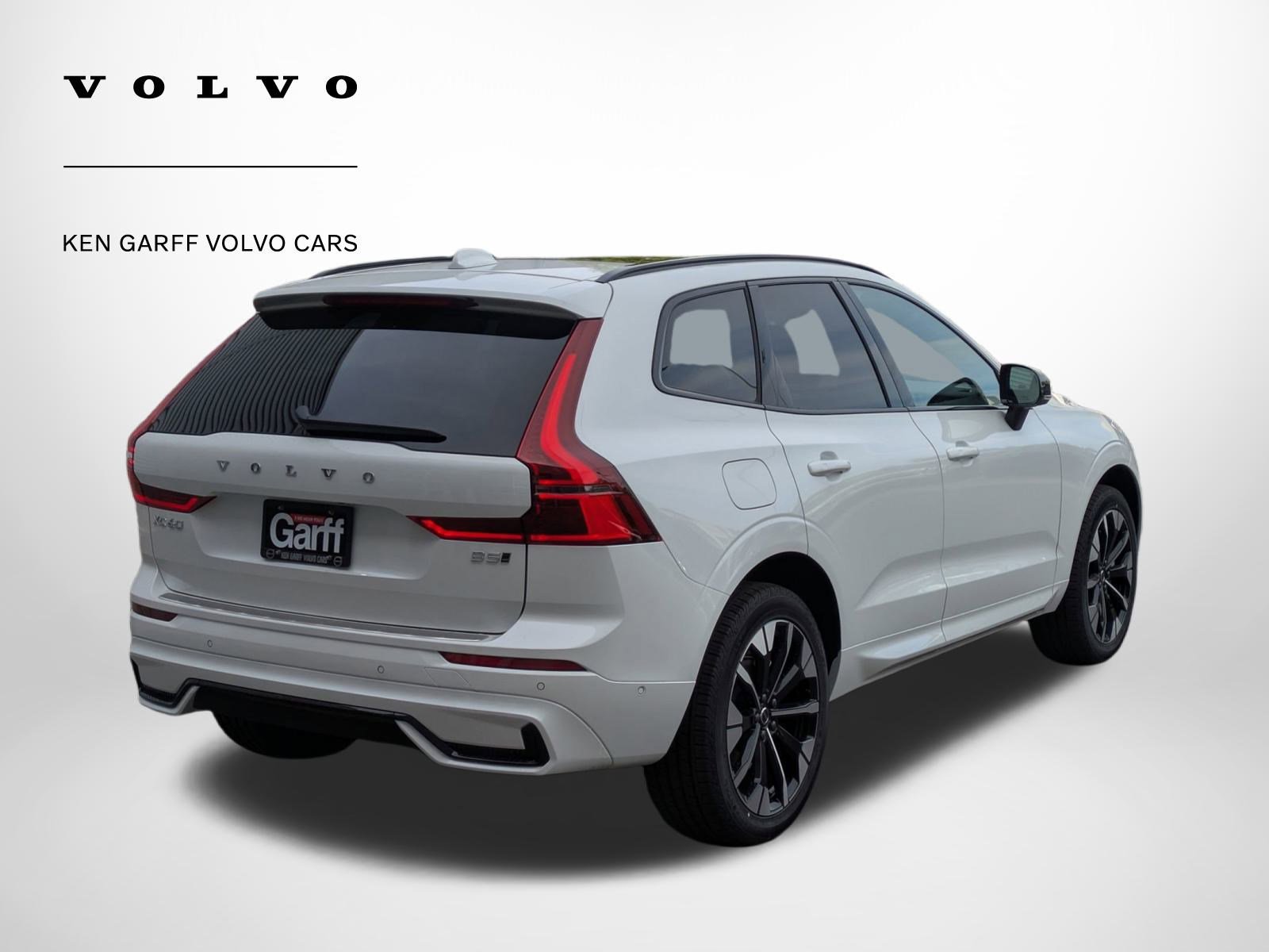 2026 Volvo XC60 Plus photo 3