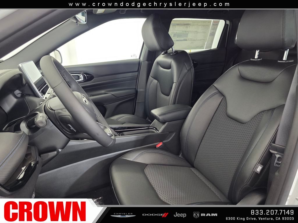2026 Jeep Compass Latitude Altitude photo 14