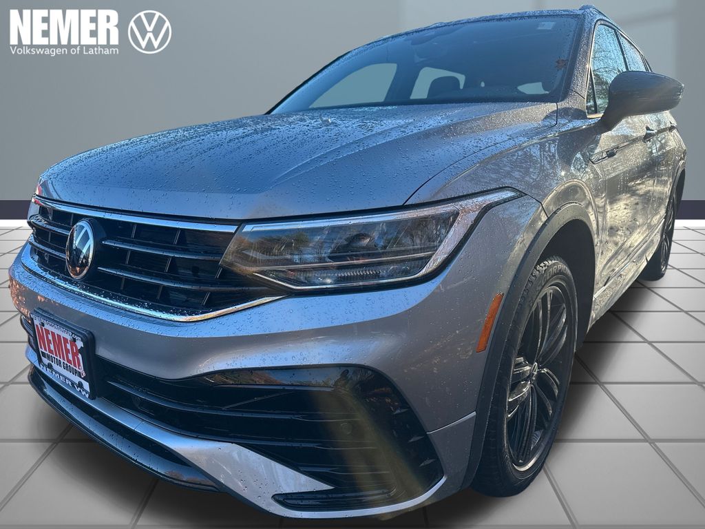 2022 Volkswagen Tiguan SE R-LINE BLACK's photo