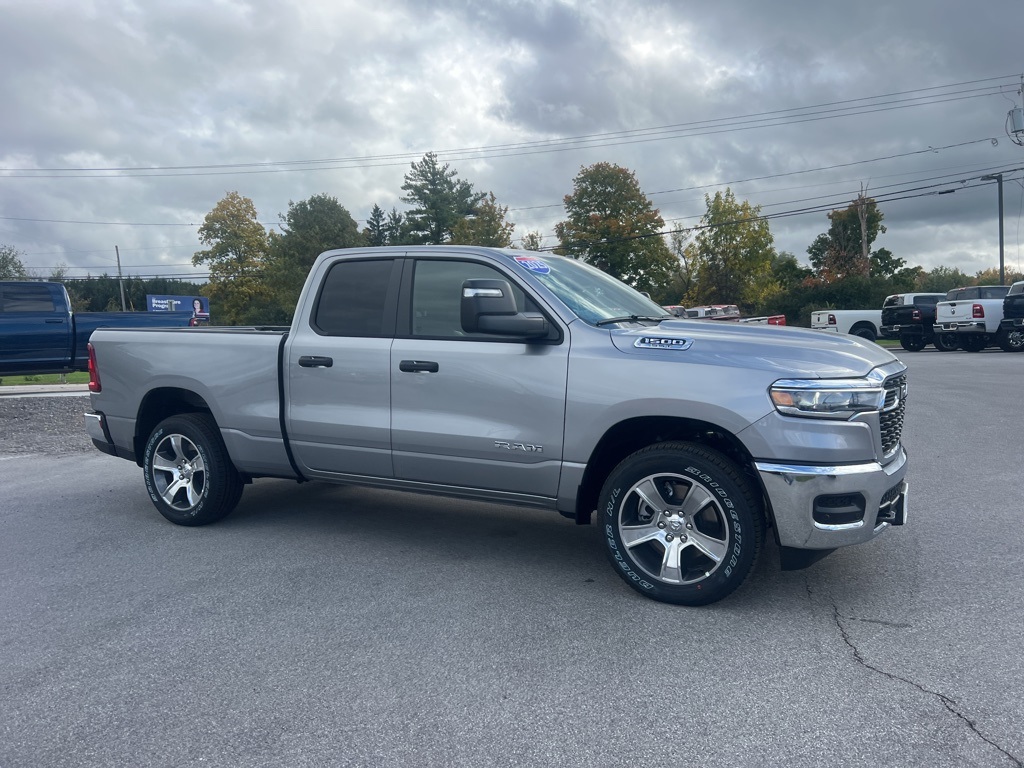 2025 Ram 1500 Tradesman photo 2