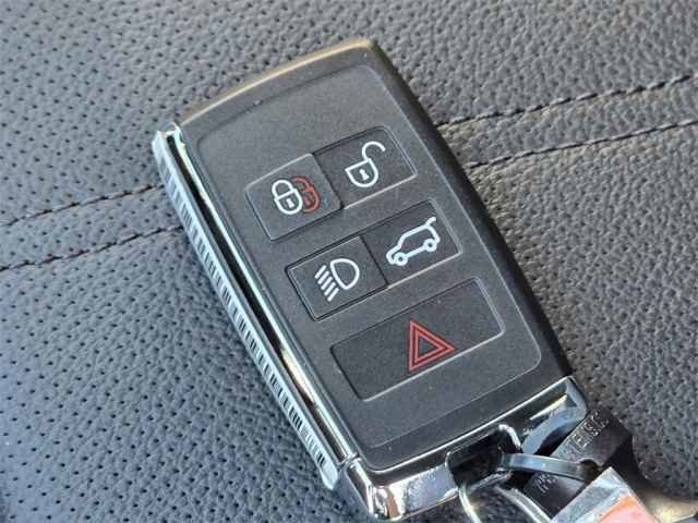 2025 Land Rover Range Rover Velar SE photo 32