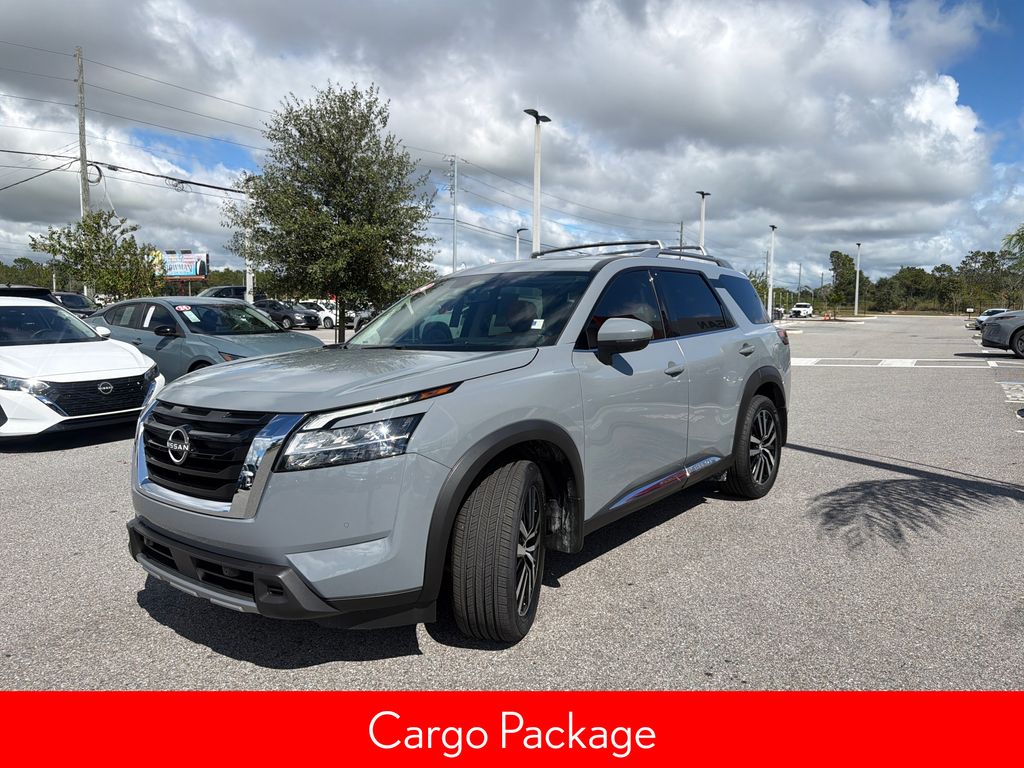 2024 Nissan Pathfinder Platinum photo 2