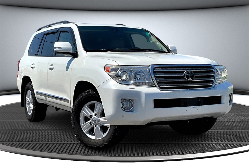 2015 Toyota Land Cruiser Base photo 3
