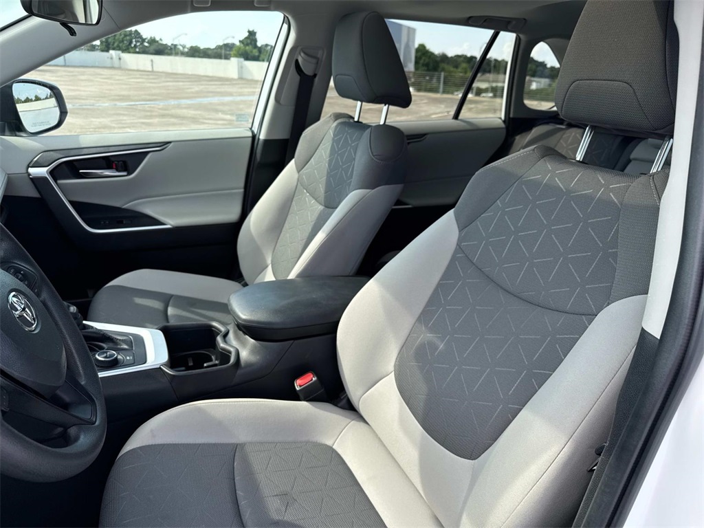 2022 Toyota RAV4 Hybrid XLE photo 15