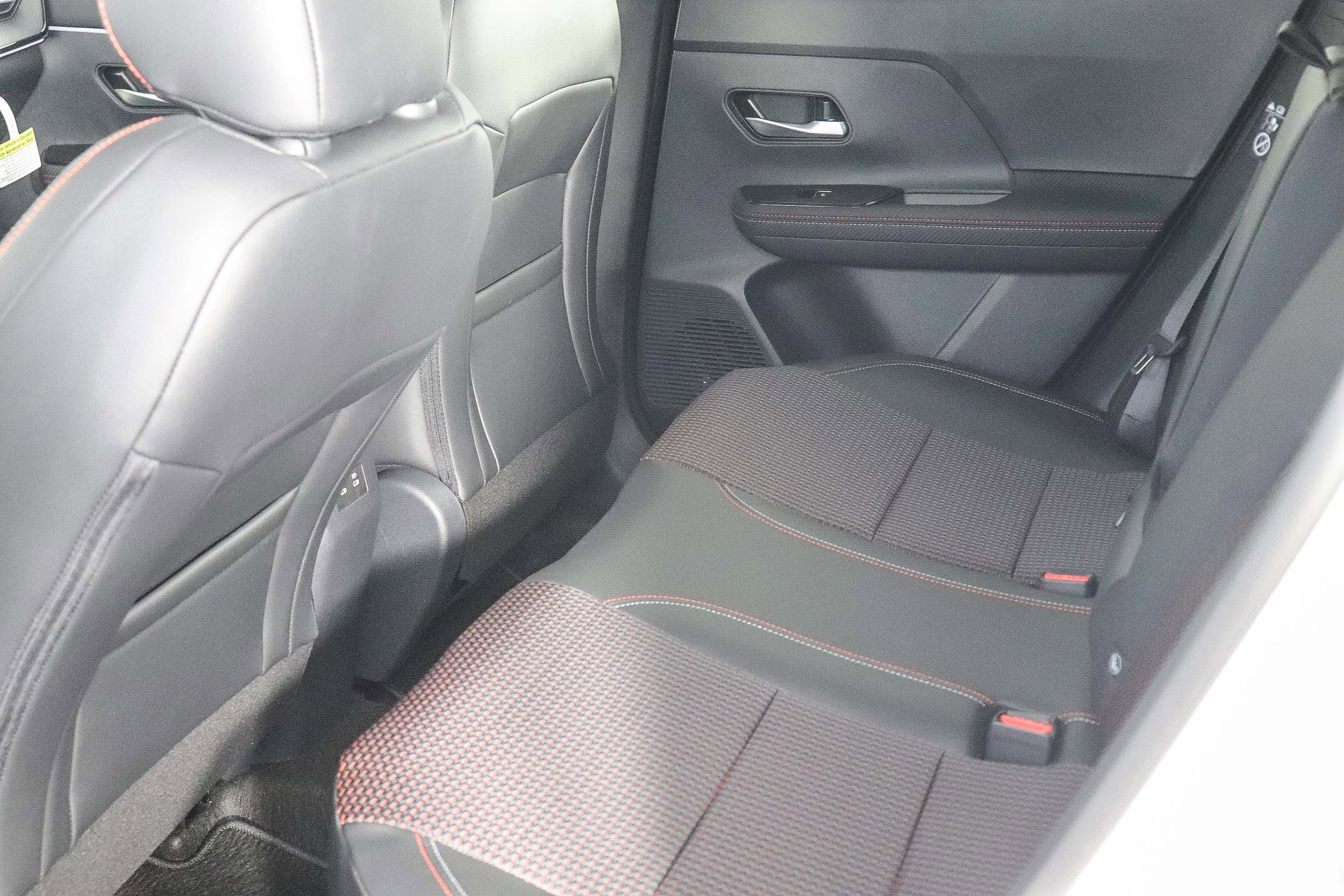 2025 Nissan Kicks SR photo 19