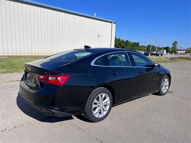 2023 Chevrolet Malibu 1LT photo 2