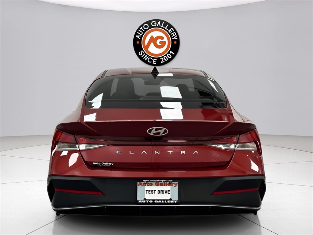 2024 Hyundai Elantra SEL photo 6