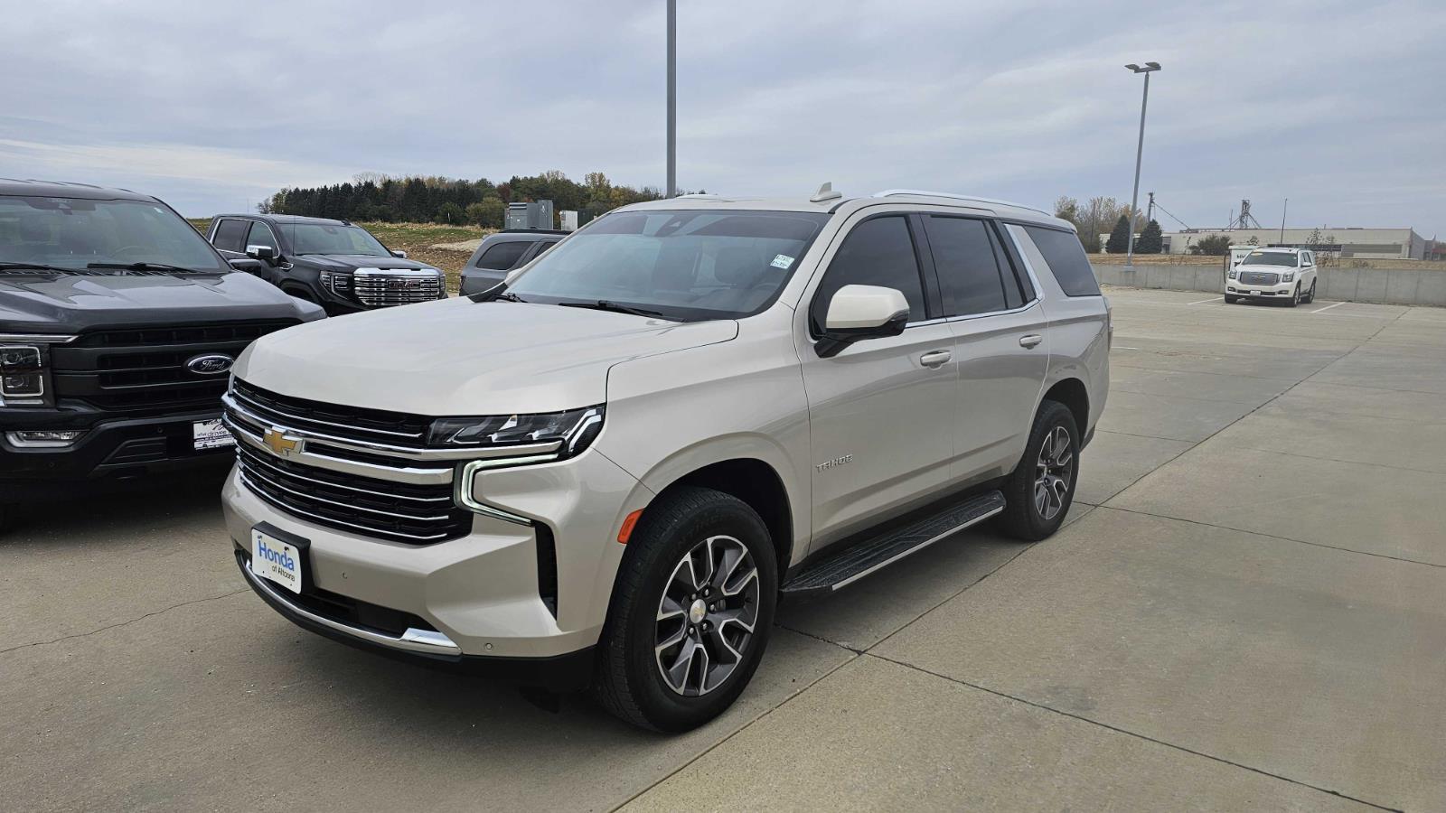 2022 Chevrolet Tahoe LT photo 2