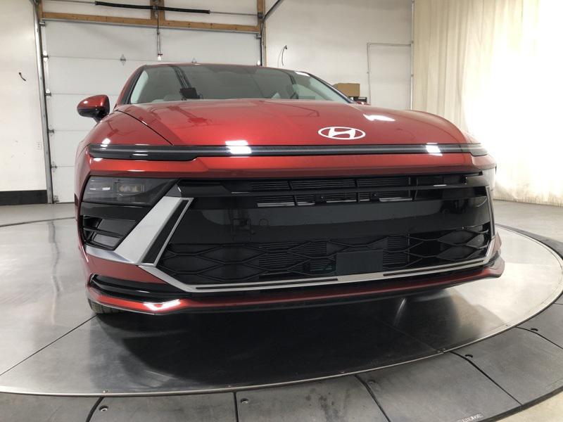 2025 Hyundai Sonata SEL photo 2