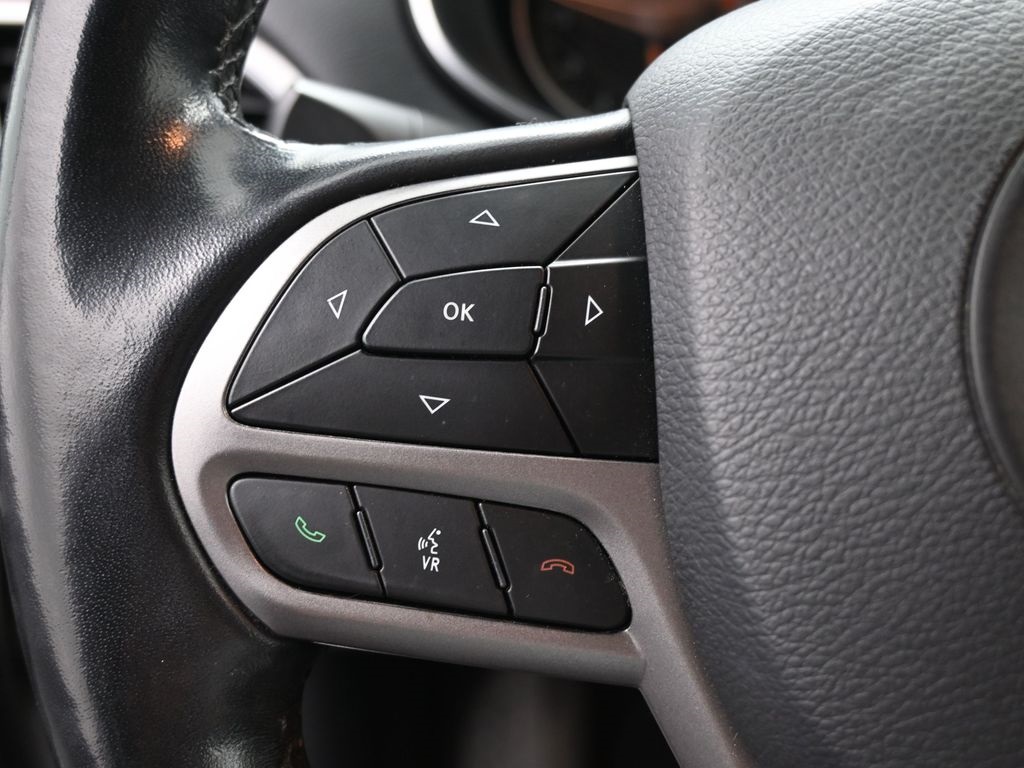 2020 Jeep Cherokee Limited photo 2