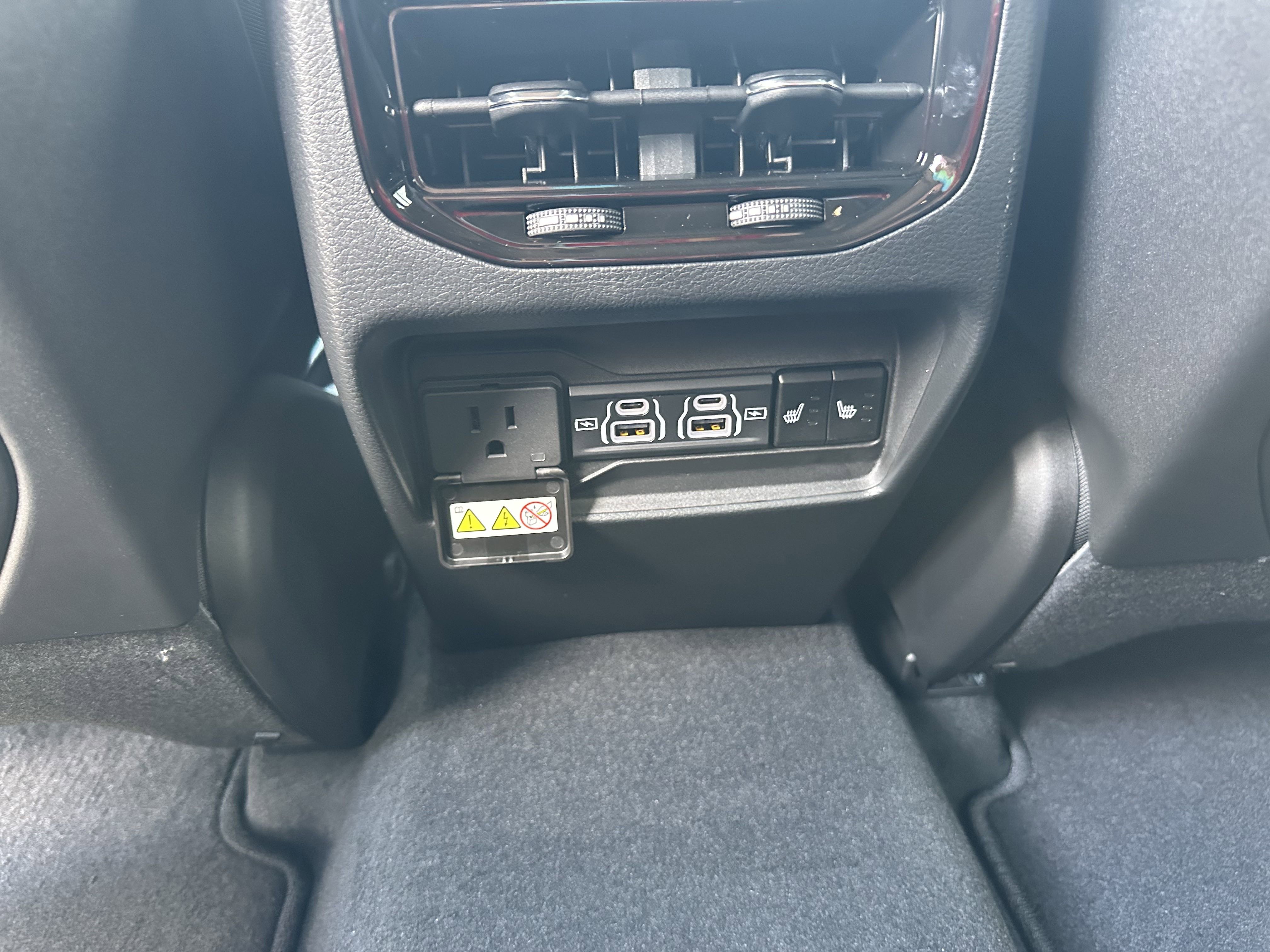 2025 Jeep Grand Cherokee Limited photo 2