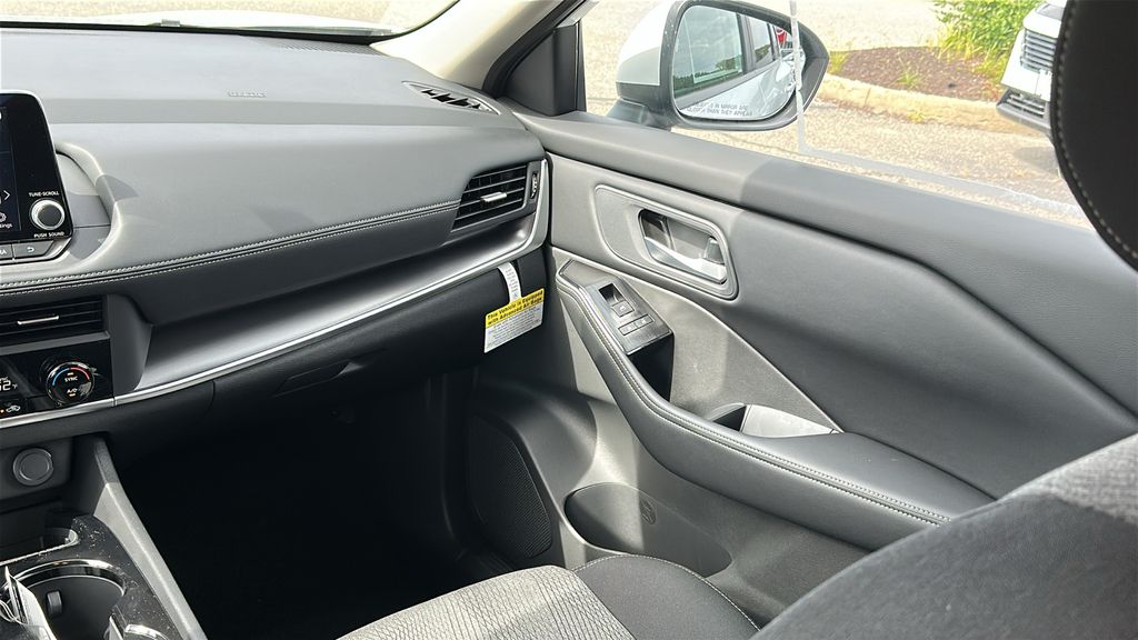 2026 Nissan Rogue SV photo 24