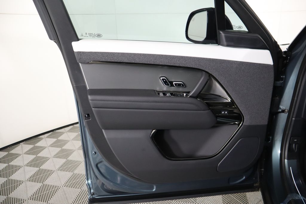 2025 Land Rover Range Rover Sport SE photo 22