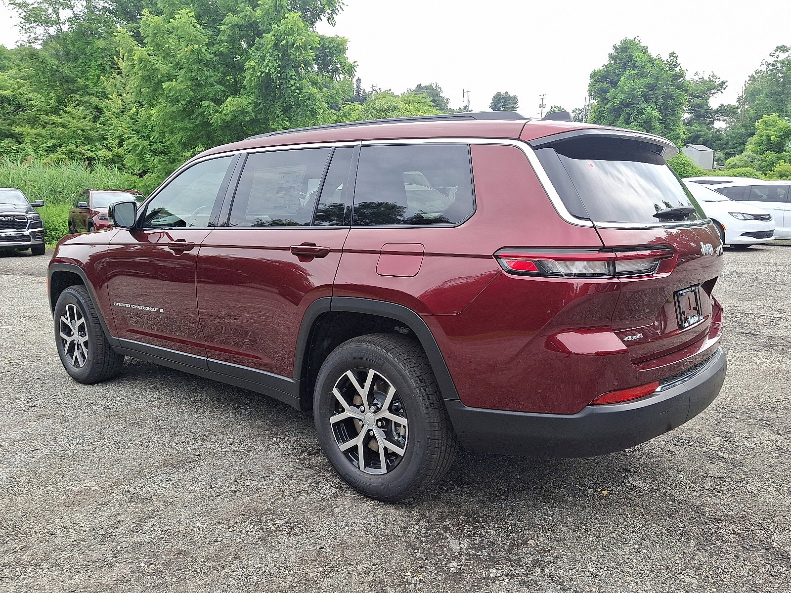 2025 Jeep Grand Cherokee Limited photo 3