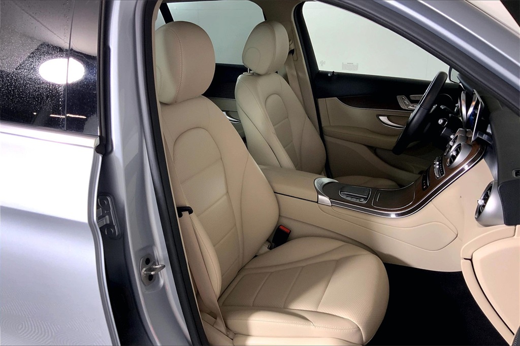 2022 Mercedes Benz GLC 300 photo 6