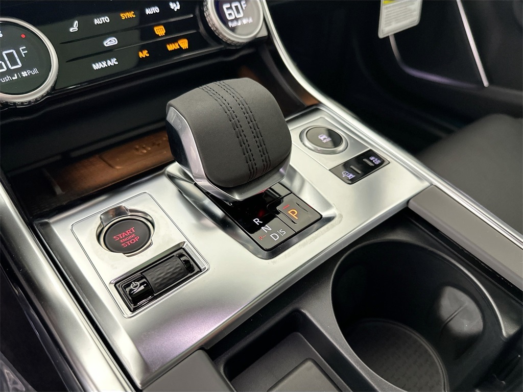 2024 Jaguar XF P300 R-Dynamic SE photo 18