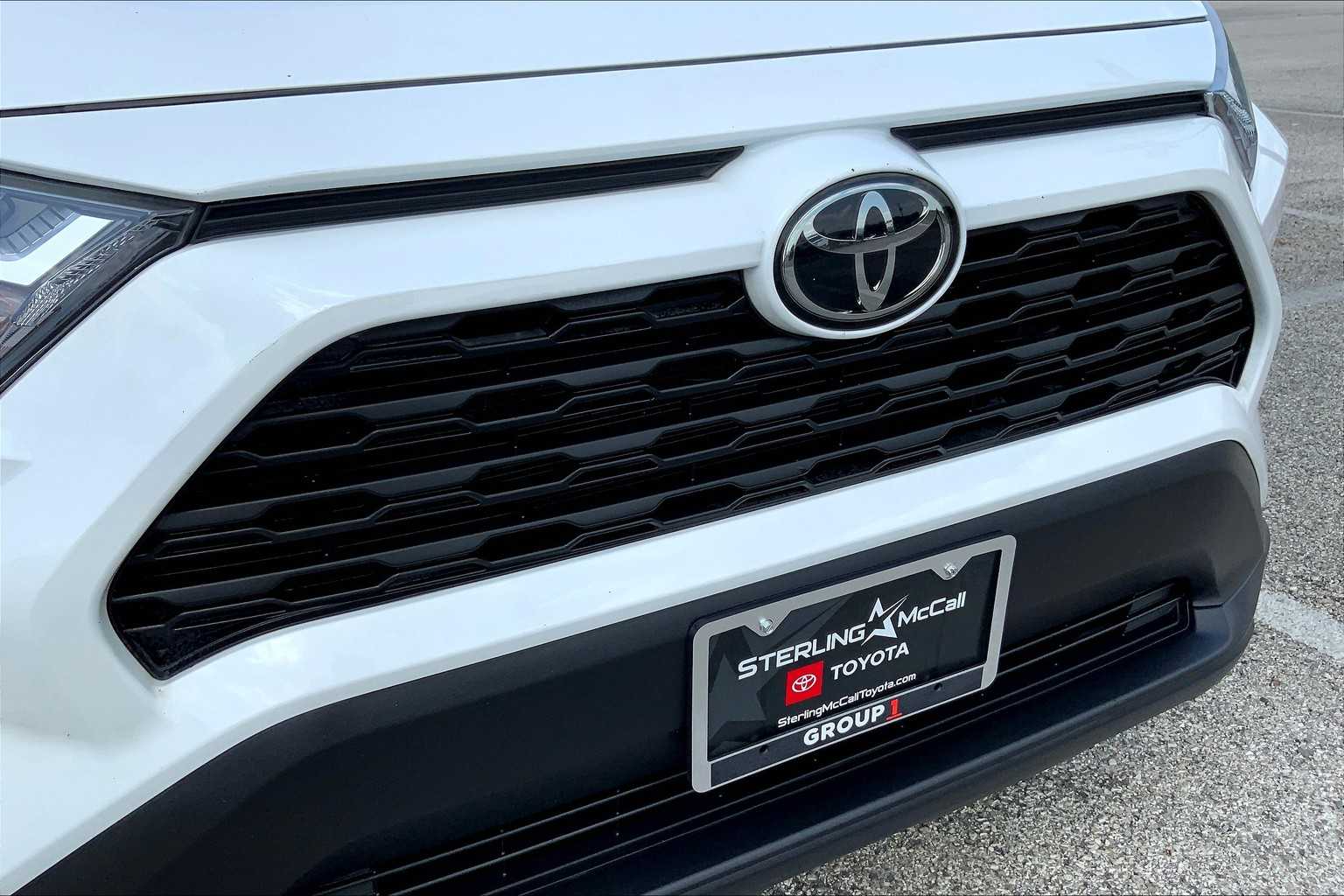2024 Toyota RAV4 LE photo 25