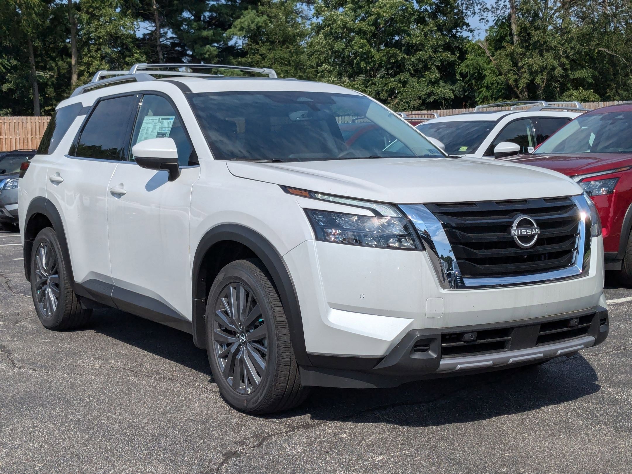 2025 Nissan Pathfinder SL photo 6