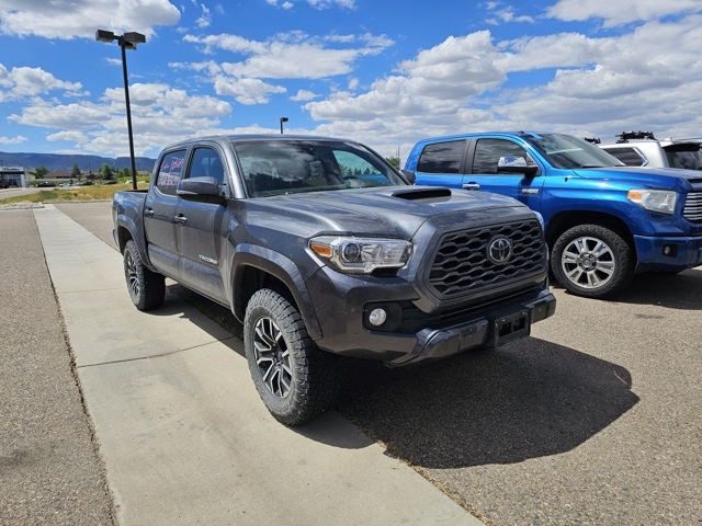 2021 Toyota Tacoma TRD Sport photo 3