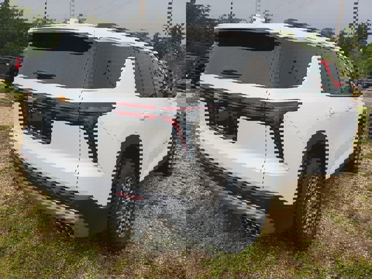 2025 Chevrolet Traverse photo 2