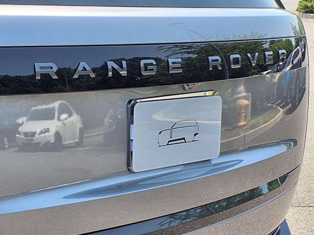 2025 Land Rover Range Rover SE photo 17